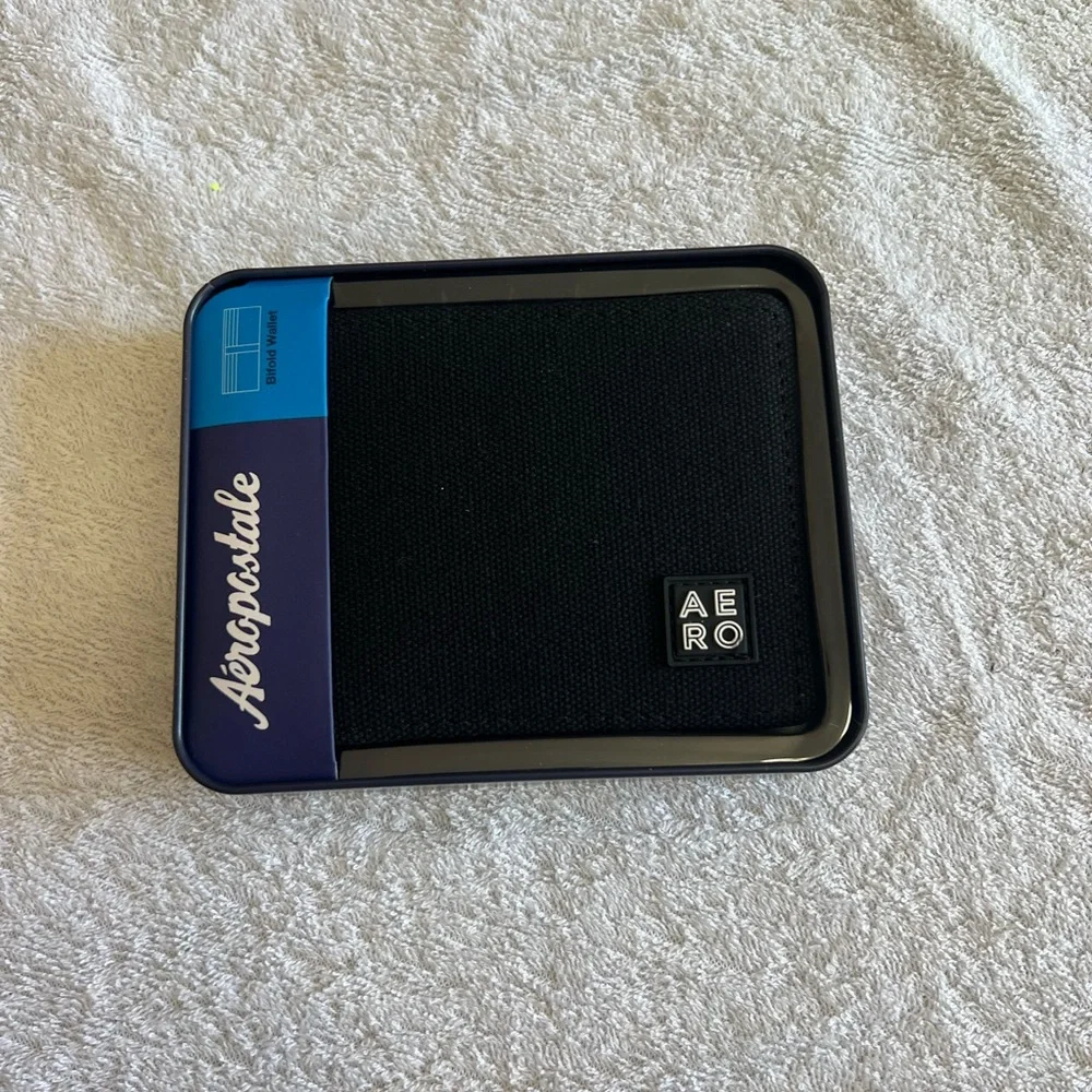 Aeropostale Mens Bifold Wallet New In Box Back Pocket Style